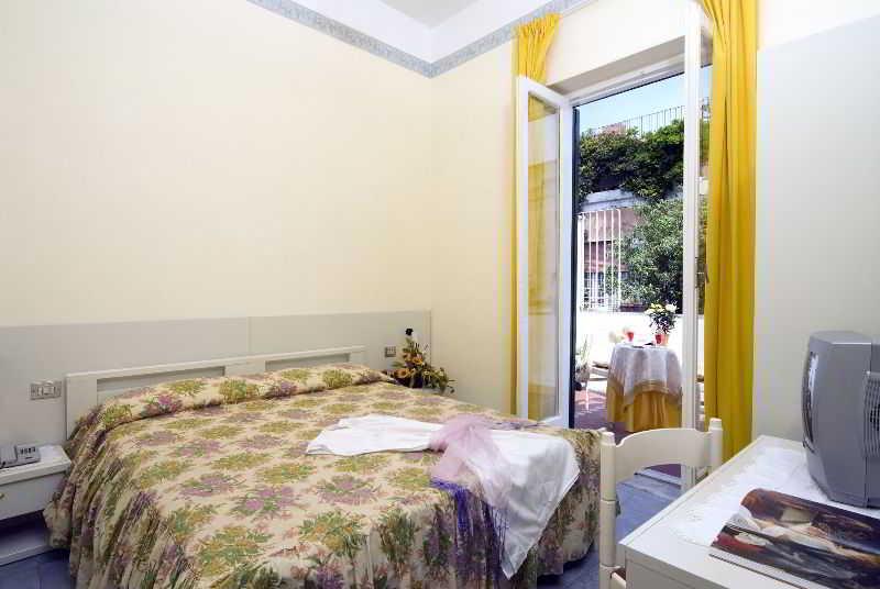 Villa Diana - Beach & Rooms Іскія Екстер'єр фото