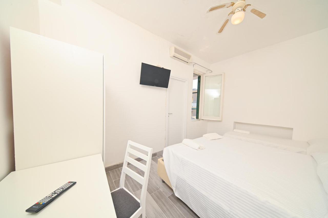 Villa Diana - Beach & Rooms Іскія Екстер'єр фото