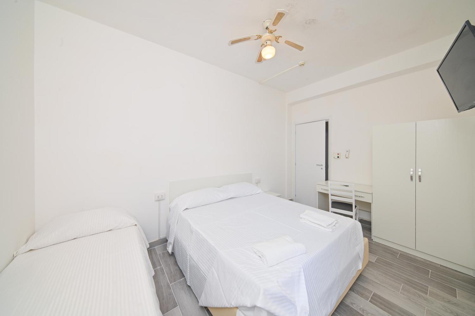 Villa Diana - Beach & Rooms Іскія Екстер'єр фото
