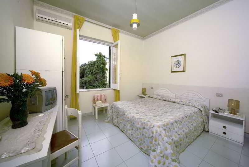 Villa Diana - Beach & Rooms Іскія Екстер'єр фото